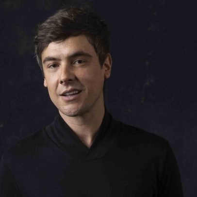 Sergio Guizé comenta sobre novo disco, casamento e projeto 'Êta mundo melhor!'