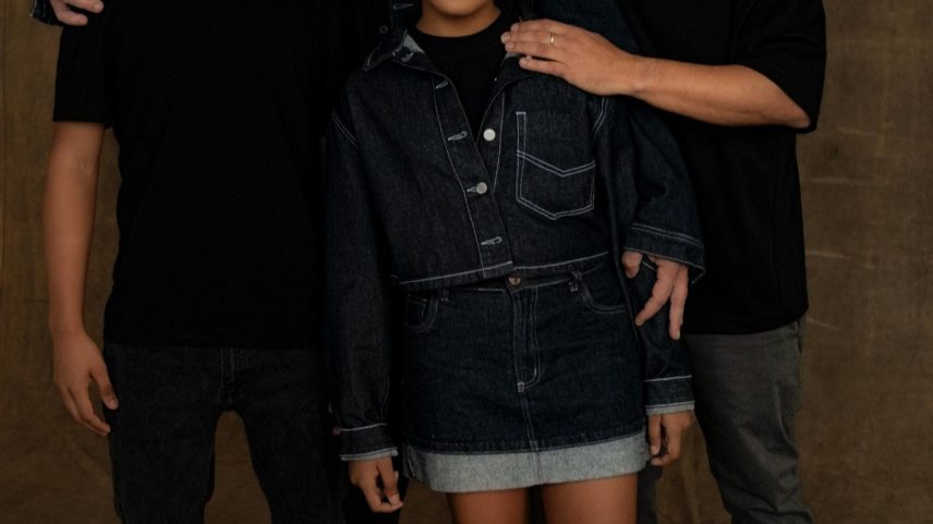 Luiz Fernando com o marido, Adriano, e os filhos, Olívia e Dante (Foto: Ian Costa)