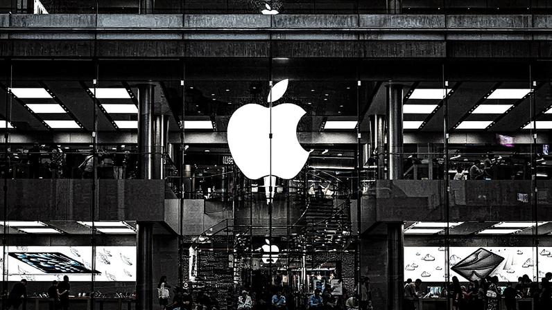 Apple estaria desenvolvendo um iPhone comemorativo de 20 anos e um dispositivo híbrido de MacBook e iPad (Foto: Reprodução)