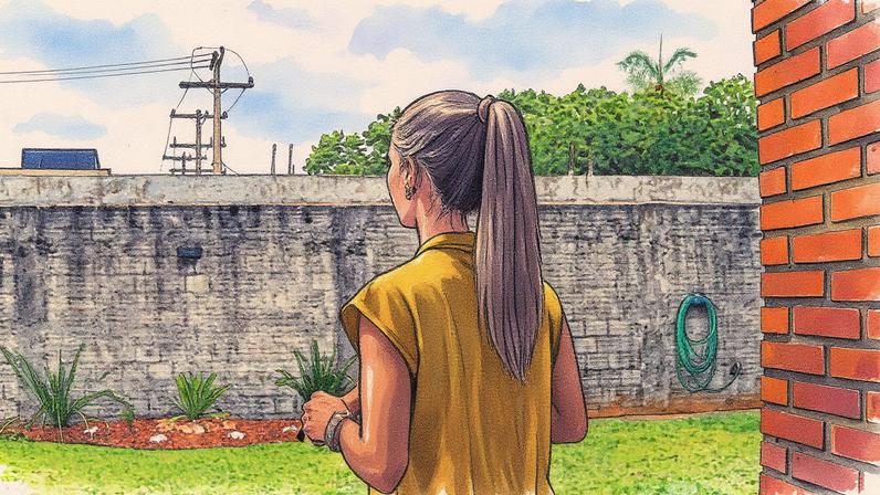 Denise Báez em sua casa ao lado de uma usina elétrica que abastece uma criptomoeda em Santa Lucía de Villarrica, Paraguai (Foto: Reprodução)