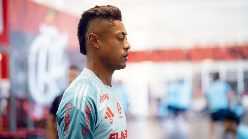 Bruno Henrique em treino no Flamengo — Foto: Adriano Fontes/Flamengo