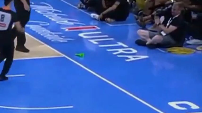 Brinquedos sexuais foram lançados em quadra durante jogos da WNBA (Foto: Reprodução/X)