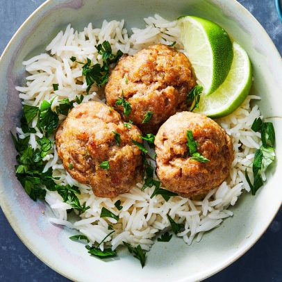 Prepare almôndegas de porco com gengibre e molho de peixe em apenas 20 minutos