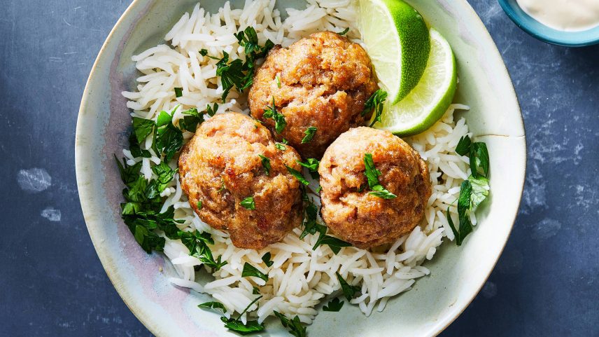 Almôndegas de porco com gengibre e molho de peixe (Foto: JULIA GARTLAND/NYT)