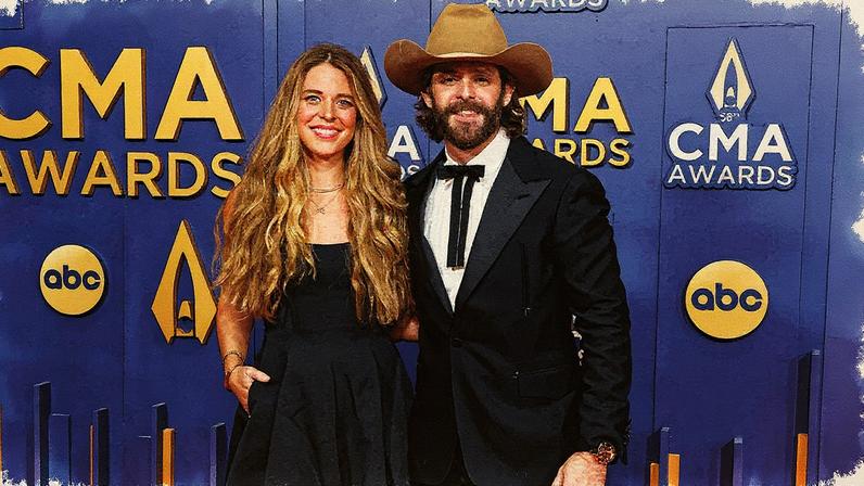 Lauren, esposa de Thomas Rhett, está grávida do quinto filho do casal, revelaram em um vídeo. (Foto: Reprodução)
