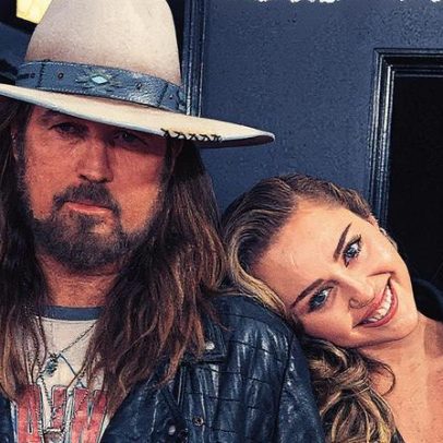 Miley Cyrus presenteia pai com canção original em seu aniversário de 64 anos