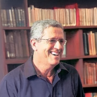 Cinco obras exploram a importância do humor na sociedade contemporânea