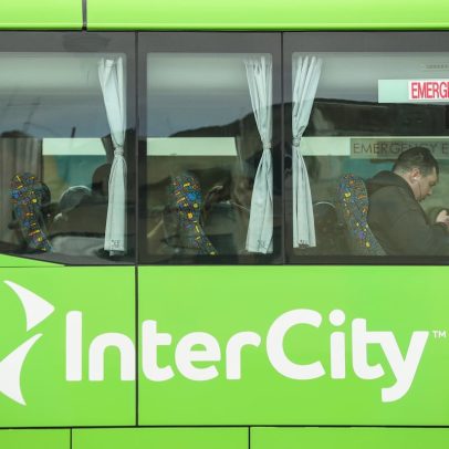 Menina de dois anos é encontrada dentro de mala em Nova Zelândia e mulher é detida