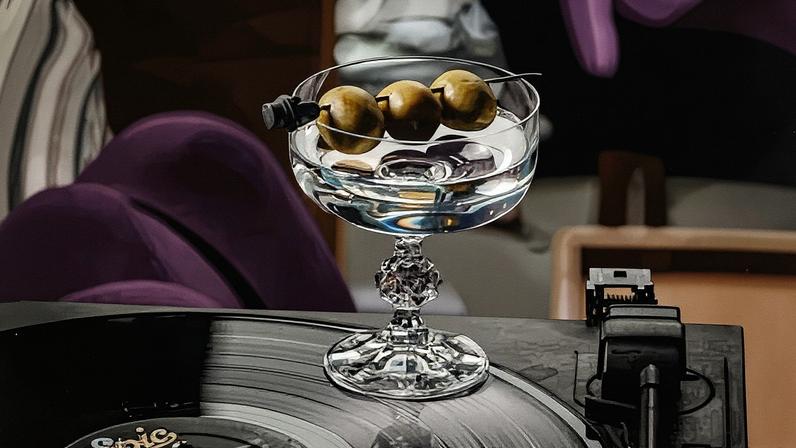 Dry Martini do Blue Blazer, que se inspira nos bares escondidos da época da Lei Seca dos EUA (Foto: Reprodução)
