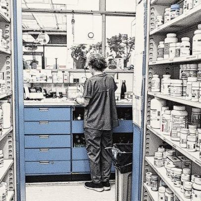 Produtos de marcas próprias em farmácias oferecem até 40% de economia aos consumidores