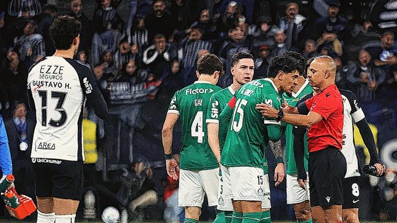 Lances polêmicos marcaram o jogo de ida entre Corinthians e Palmeiras pelas oitavas de final da Copa do Brasil. (Foto: Alex Silva/Estadão)