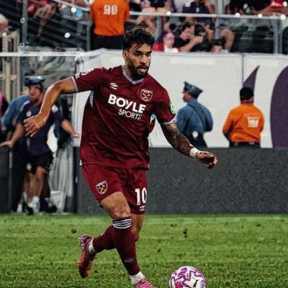 Manchester United e Arsenal se enfrentam na Premier League; veja onde assistir e escalações