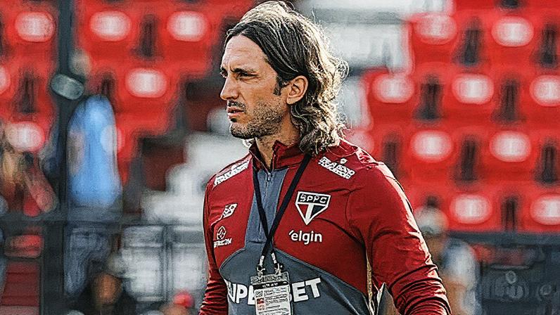 Luis Zubeldia, ex-técnico do São Paulo, em uma coletiva de imprensa (Foto: Reprodução)