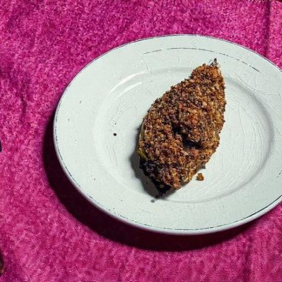 Colheita de nozes resulta em receita deliciosa com col e molho de queijo azul