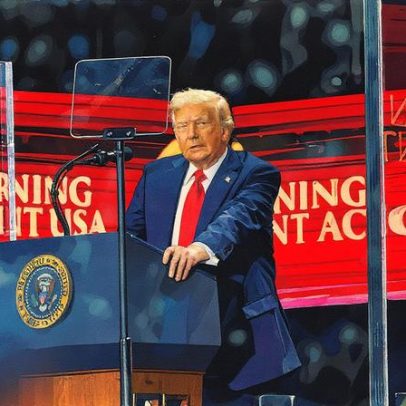 Trump exalta Charlie Kirk como mártir e viúva perdoa atirador em homenagem emocionante