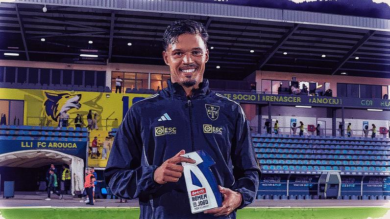 David Sousa, ex-Botafogo, foi eleito o melhor em campo após a vitória do Casa Pia (Foto: Reprodução)