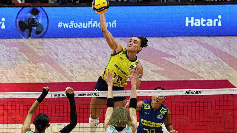 Luzia, Júlia Kudiess, Kisy e Gabi exibem medalhas de bronze (Foto: Reprodução)