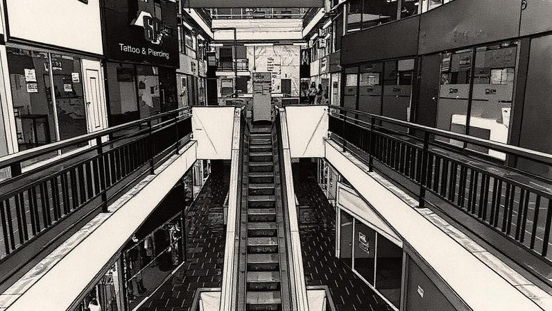 Interior da galeria Ouro Fino na rua Augusta com pouco movimento (Foto: Reprodução)