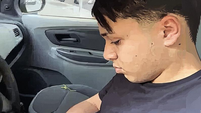 Falso taxista foi preso com placas para clonagem e 53 cartões de crédito (Foto: Reprodução)