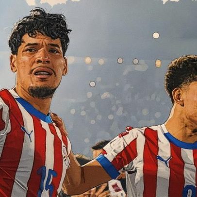 Gómez emociona-se ao liderar Paraguai na conquista da vaga na Copa