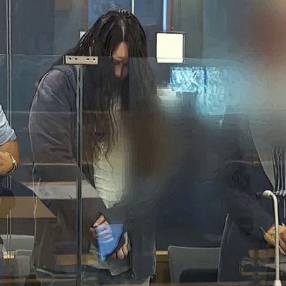 Mãe é condenada por assassinar filhos e esconder corpos em malas na Nova Zelândia