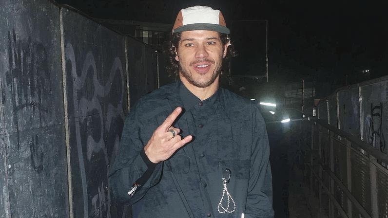 José Loreto fala sobre o filme de Chorão, mencionando que o público pode esperar histórias surpreendentes (Foto: Reprodução)