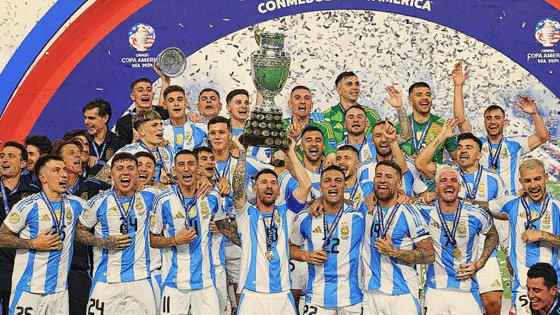 Jogadores da seleção argentina celebram o título da Copa América de 2024 (Foto: Reprodução)