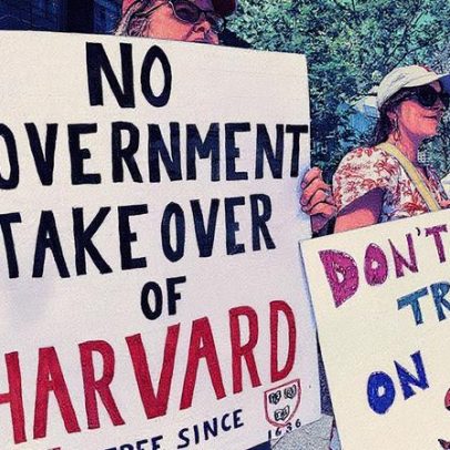 Fundos de pesquisa de Harvard continuam congelados após vitória judicial contra Trump