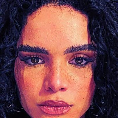 Carol Macedo comenta sobre a reprise de 'Fina estampa' e sua volta à carreira