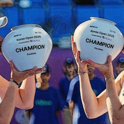 Siniakova conquista 18º título ao lado de Krejcikova e volta ao topo do ranking