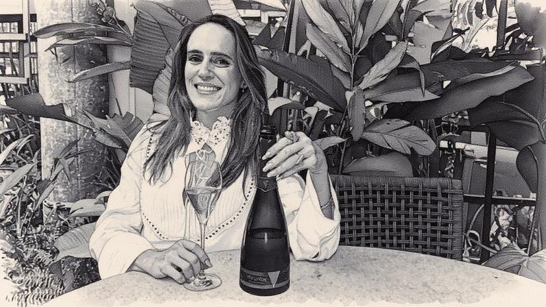 Produtora Ana Cristina Crespani apresenta espumantes Viva la Vida (Foto: Reprodução)