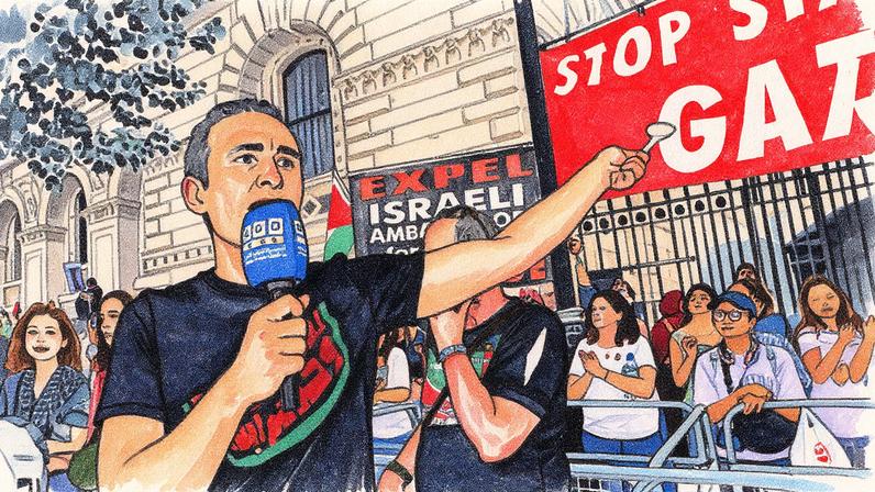 Ator britânico Khalid Abdalla participa de protesto pró-Palestina em Londres (Foto: Reprodução)