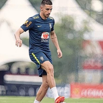 Galhardo revela sacrifícios por seleção e responde críticas de Denilson sobre gols