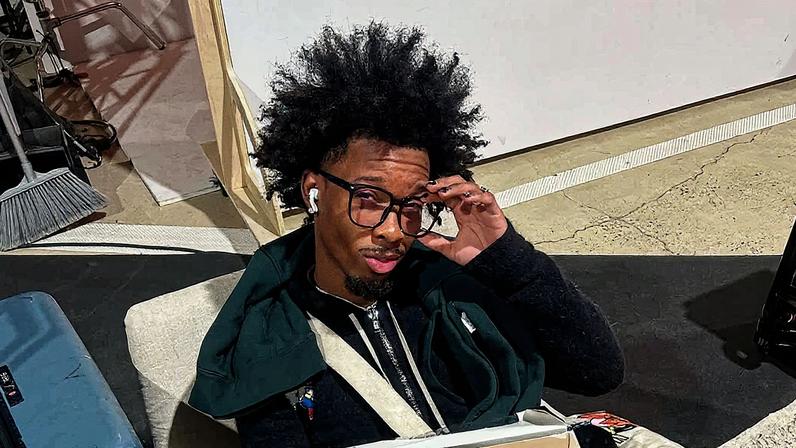 Rapper D4vd cancela shows após corpo de jovem ser encontrado em seu Tesla (Foto: Reprodução)