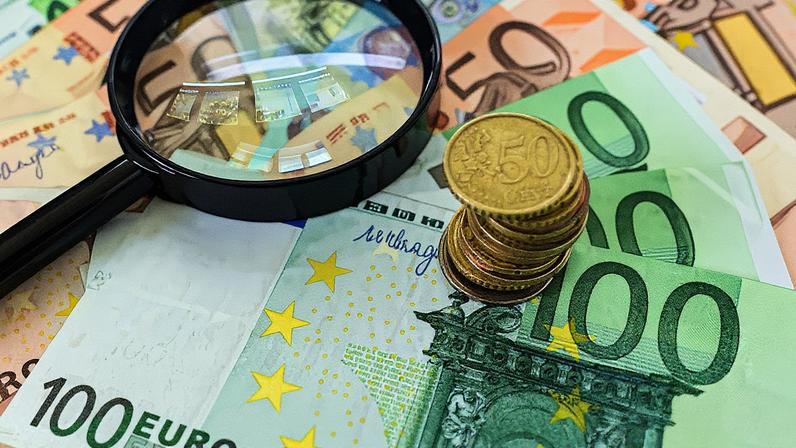 Investidores analisam possibilidade de alta do euro com expectativa de cortes de juros nos EUA (Foto: Reprodução)