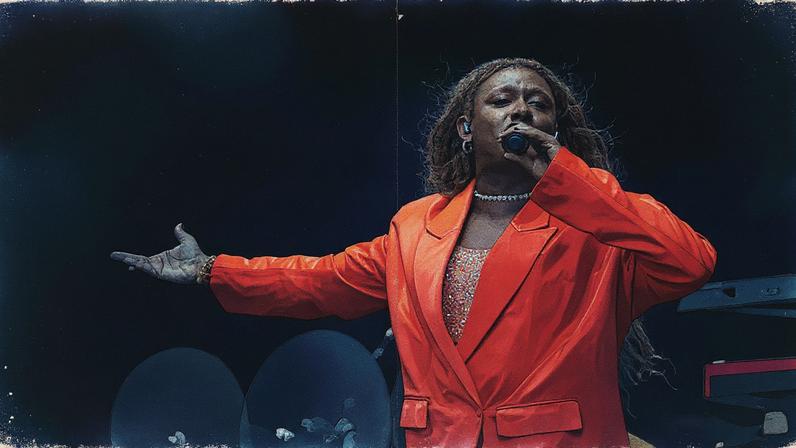 Cantora Liniker se apresenta em show no The Town (Foto: Reprodução)