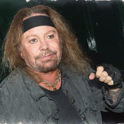 Vince Neil, vocalista do Mötley Crüe, revela que sofreu um AVC e reabilitou-se