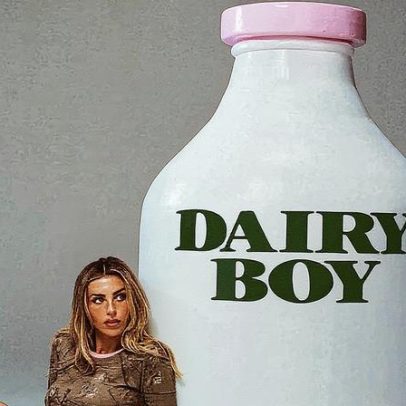 Influenciadora transforma produtos virais em um negócio de sucesso milionário