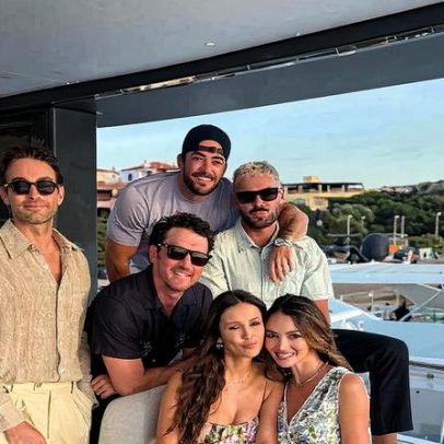 Nina Dobrev aproveita férias em iate com amigos após término com Shaun White