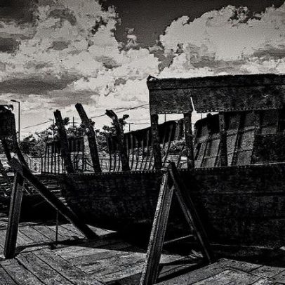 Barco histórico de 22 metros encontrado na COP30 é restaurado para exposição pública