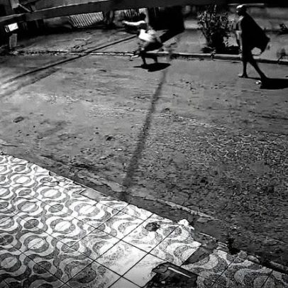 Motorista atropela assaltantes durante tentativa de roubo em São Gonçalo