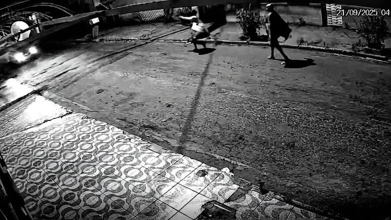 Homens são atropelados durante uma tentativa de assalto em São Gonçalo (Foto: Reprodução)