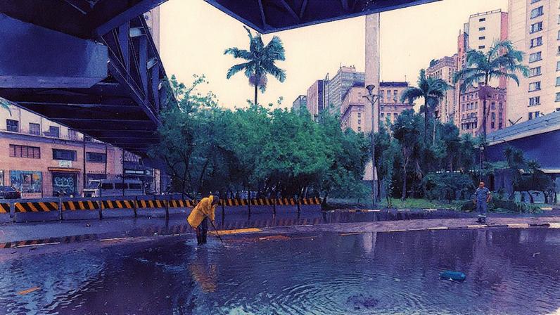 Alagamento na Avenida 23 de Maio, próximo ao Terminal Bandeira, devido à chuva (Foto: Reprodução)