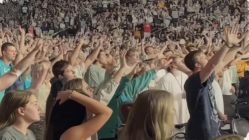 Os jovens no evento evangelístico. (Foto: Reprodução/Instagram/UniteUS)