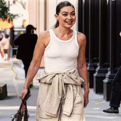 Gigi Hadid usa tênis na cor tendência durante passeio em Nova York