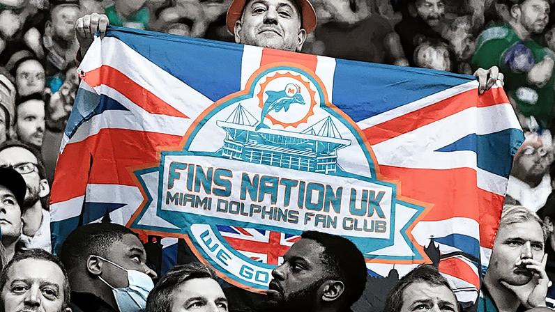 Torcedores assistem ao jogo da NFL entre Miami Dolphins e Jacksonville Jaguars no Tottenham Hotspur Stadium em Londres (Foto: Reprodução)