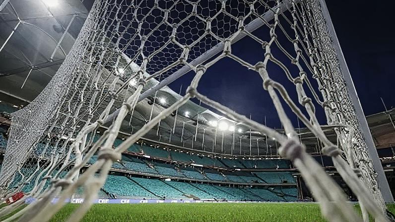 Estádio Arena Fonte Nova, com estrutura moderna e arquibancadas visíveis (Foto: Reprodução)