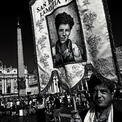 Carlo Acutis inspira jovens com sua história de fé e devoção à Eucaristia