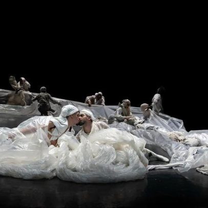 Coreógrafa carioca brilha na abertura da Bienal de Dança de Lyon, a maior do mundo