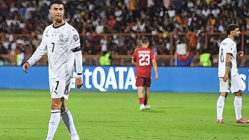 Cristiano Ronaldo comemora um gol de Portugal durante partida contra a Armênia pelas eliminatórias (Foto: Reprodução)